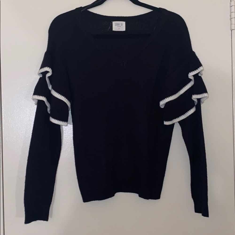 Cute Black sweater with ruffle arm